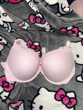 PINK Victoria's Secret Light Pink Molded Lace-Trim T-Shirt Bra